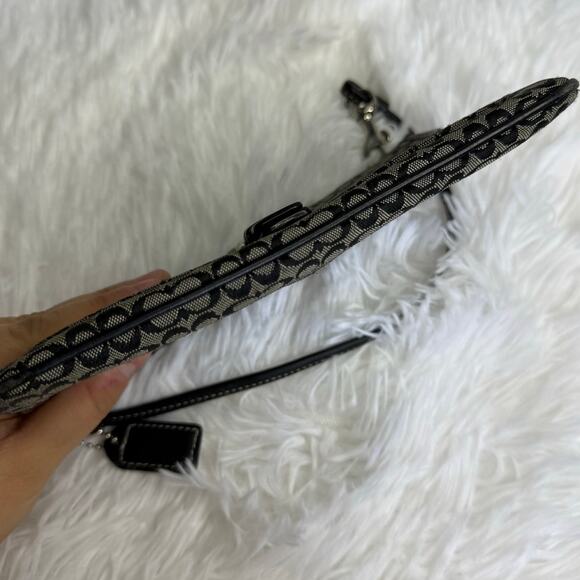 COACH y2k Soho Black Signature Canvas Wristlet - Picture 4 of 10